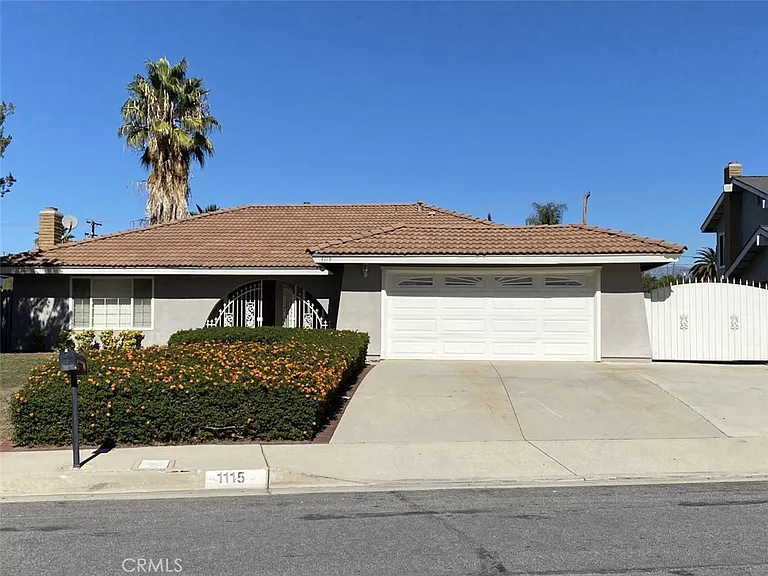 1115 E Ranchcreek Rd — Photo 2