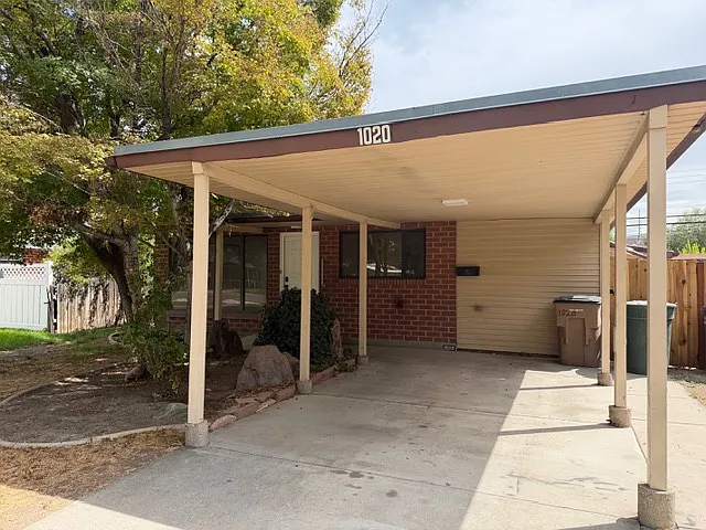 3 bed, 1121 sqft, $2,200 — Photo 2