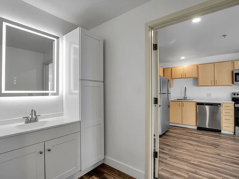 Eastwood Apartments — Photo 44