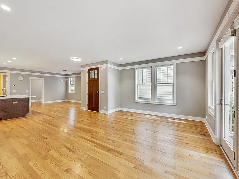 8101 Floral Ave — Photo 4