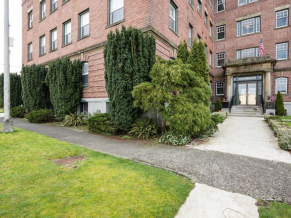 2nd image of 311 N Broadway St #11559569