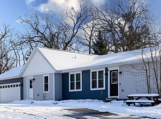 W8989 Ripley Rd, Cambridge, WI 53523