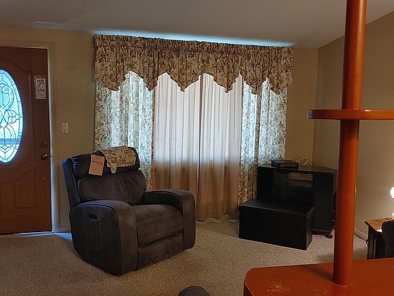 4th image of 320 Ballentine Ave