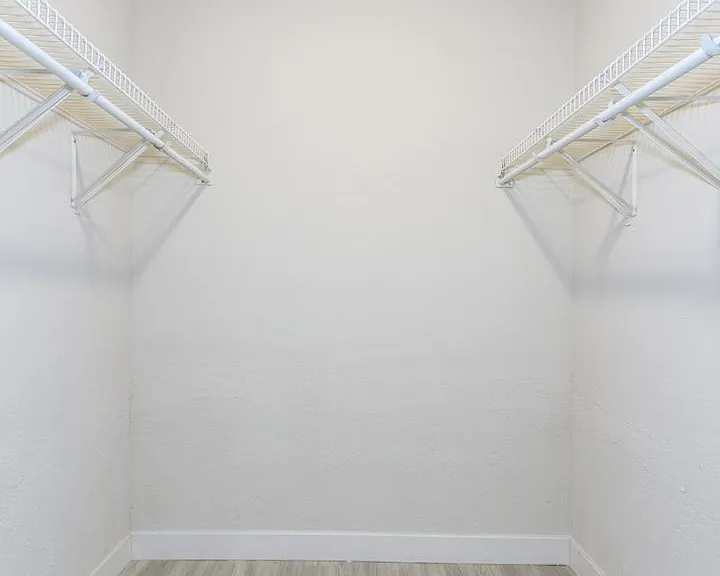 Oak Park Apartments — Photo 22