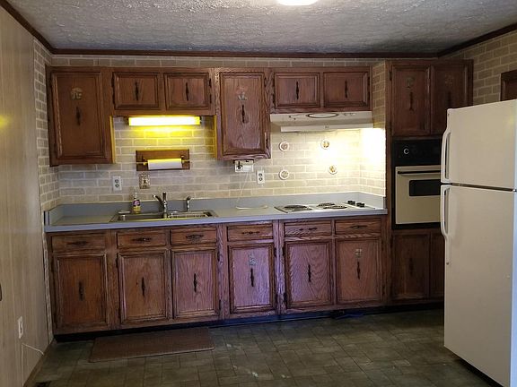 3rd image of 404 Maple Ave