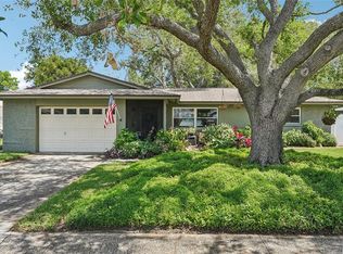 11469 Imperial Grove Dr E, Largo, FL 33774