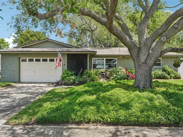 11469 Imperial Grove Dr E, Largo, FL 33774