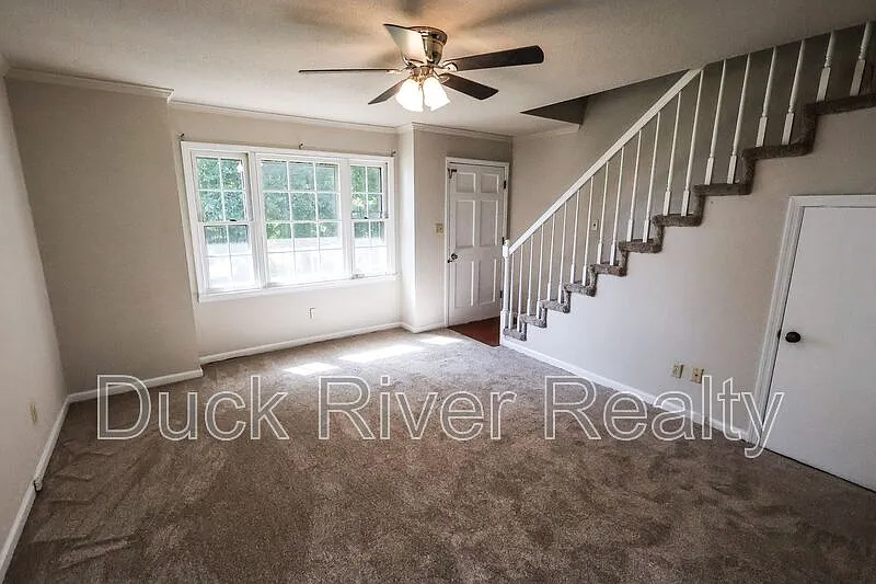 2 bed, 1.5 bath, 931 sqft, $1,250 — Photo 3