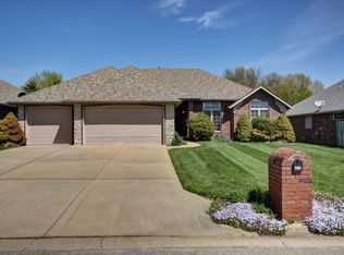 1739 W Village Ln, Springfield, MO 65807