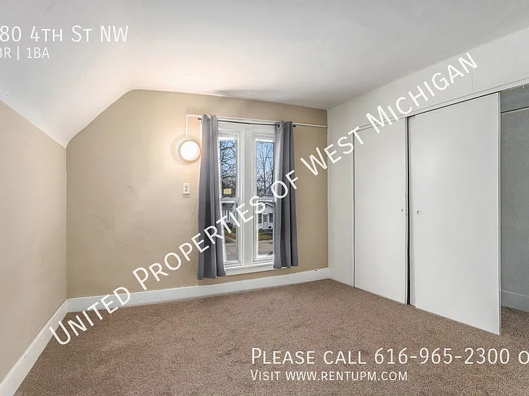 880 4th St NW — Photo 9