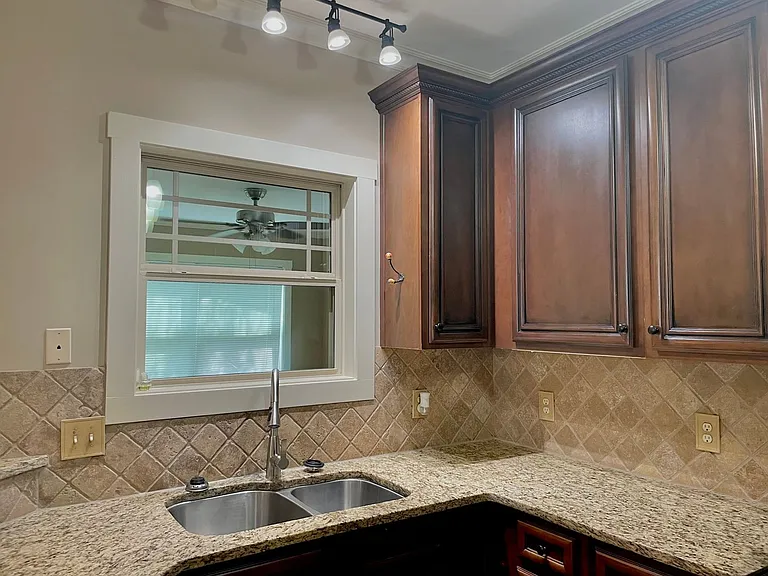 253 Solamere Ln — Photo 7