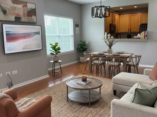 1291 W Lake St APT 104, Addison, IL 60101