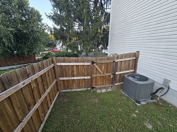 5th image of 8109 Escalon Ave