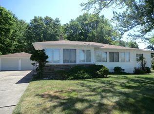 657 Lake Dr, Coldwater, MI 49036