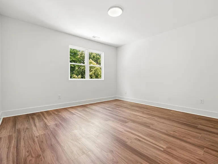711 Gerard St #B — Photo 22