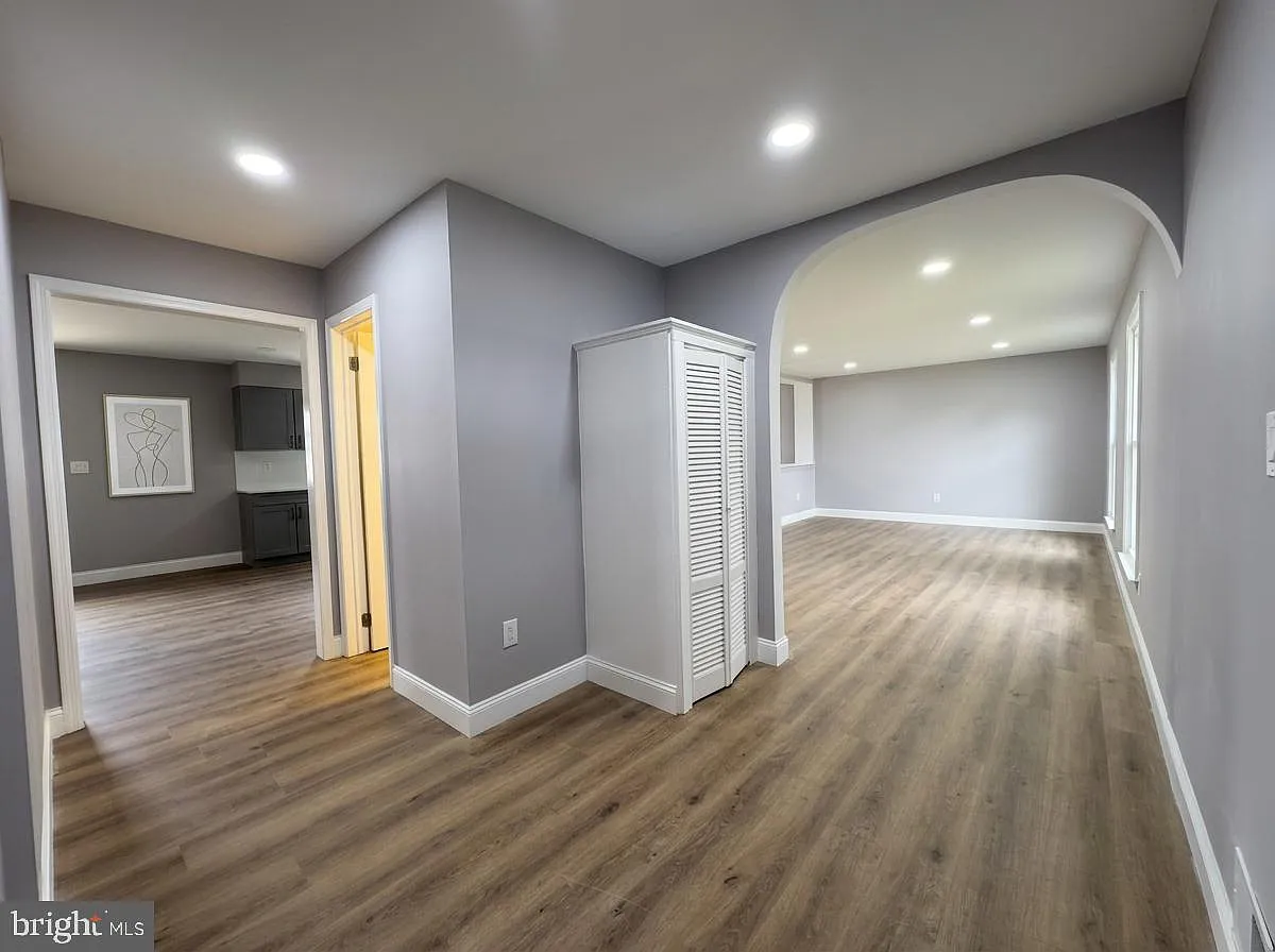 4 bed, 2.5 bath, 3216 sqft, $5,800 — Photo 3