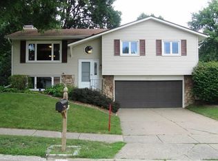 2510 E Crest Ave, Bettendorf, IA