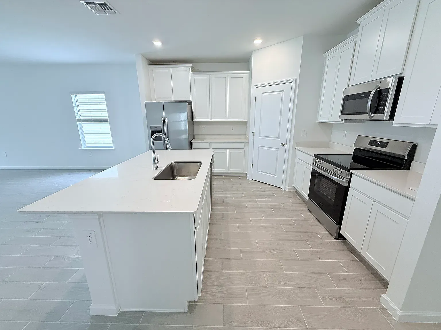 4 bed, 2106 sqft, $2,250 — Photo 3
