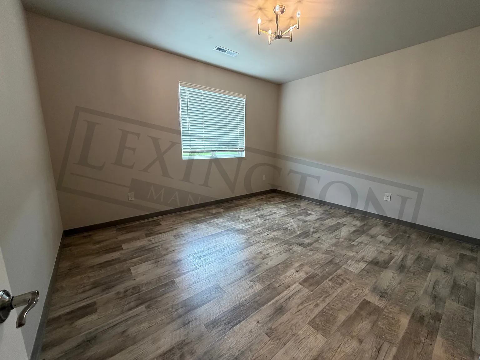 3 bed, 1600 sqft, $1,900 — Photo 4