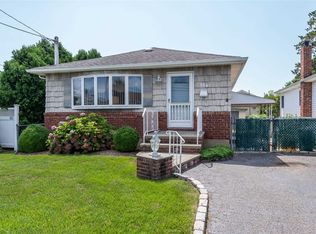 456 N Atlanta Ave, Massapequa, NY 11758
