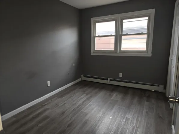 73 Saint Pauls Avenue image 5 of 11