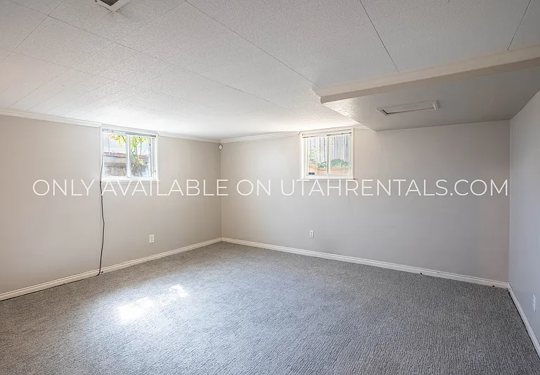 1968 E Blaine Ave — Photo 17