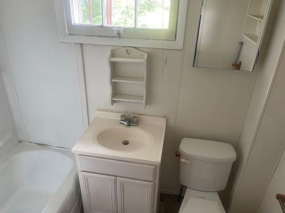 3rd image of 3311 Elm St