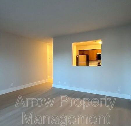 5th image of 515 W Saunders Ave Unit 14