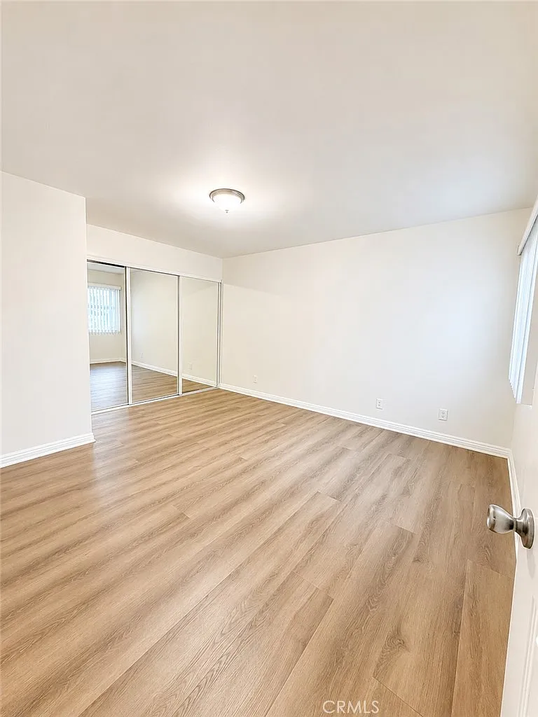 3 bed, 1061 sqft, $3,350 — Photo 4