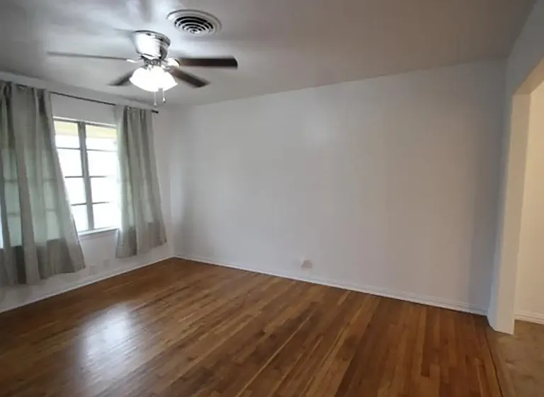 3824 Anderson Ave — Photo 10