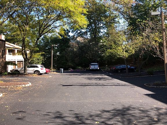 4th image of 102 Stephanie Dr