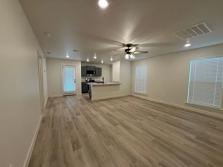 5526 Rice St — Photo 2