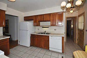 5th image of 725 Jill Ct