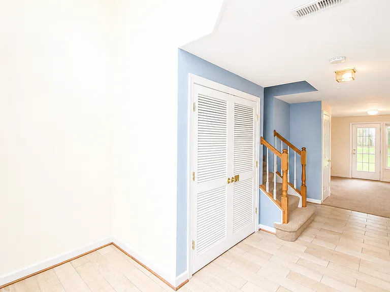 2218 Mears Ln — Photo 2