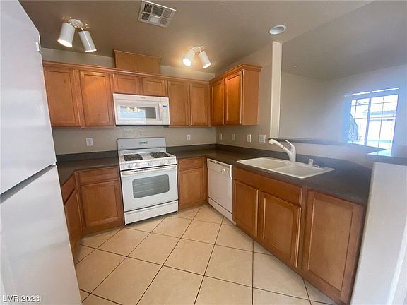 3rd image of 4705 Apulia Dr Unit 102