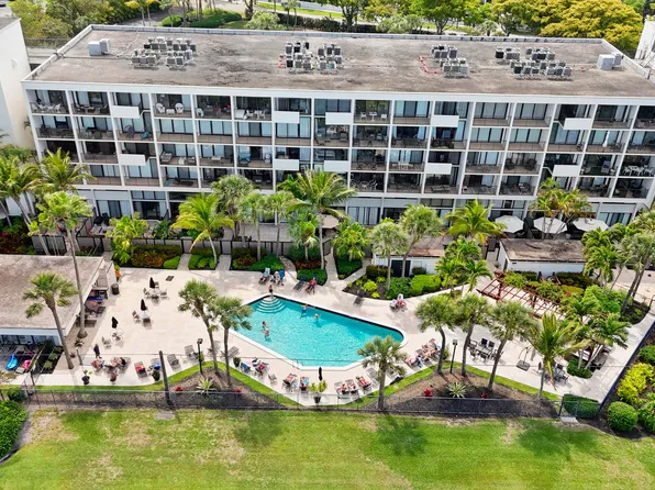 1830 Embassy Drive #122, West Palm Beach, FL 33401