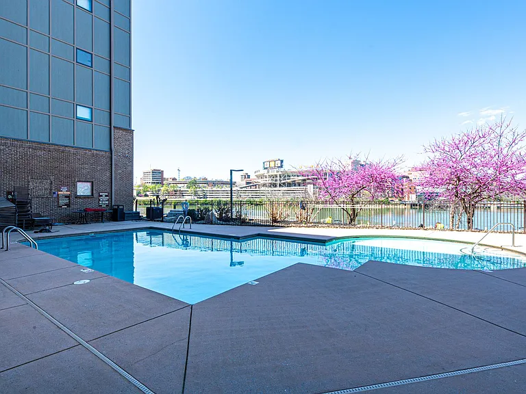 445 W Blount Ave #225 — Photo 23