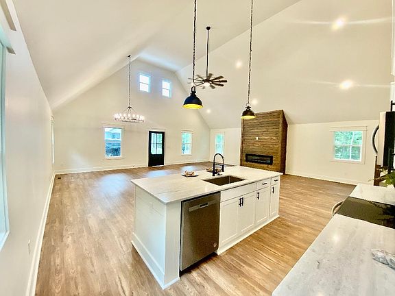 4th image of 265 Rock Quarry Way