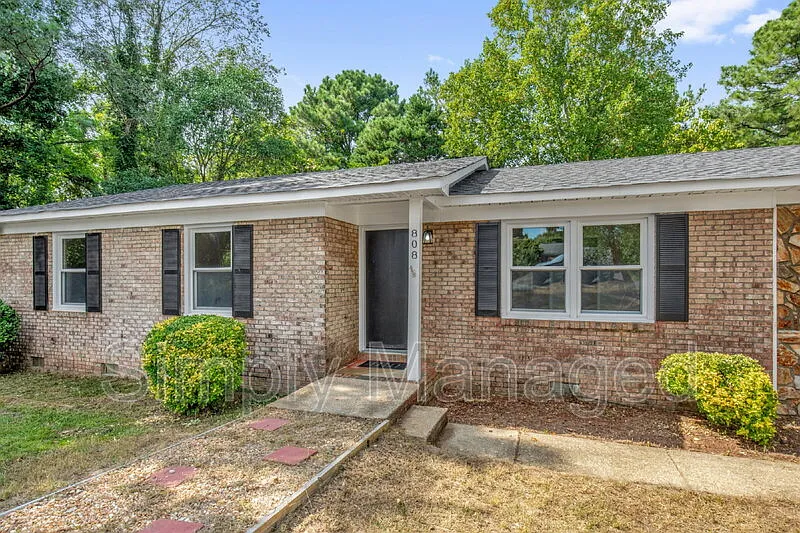 3 bed, 2.0 bath, 1400 sqft, $1,650 — Photo 3