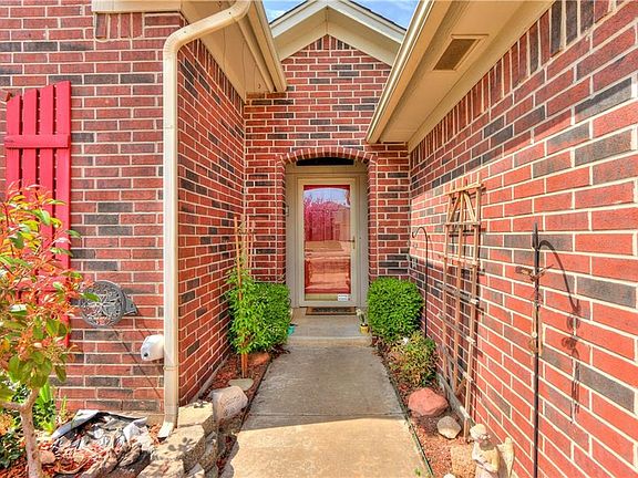 3rd image of 2016 Old Central Dr