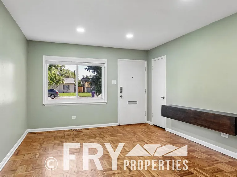 2801 S Cherry Way — Photo 4