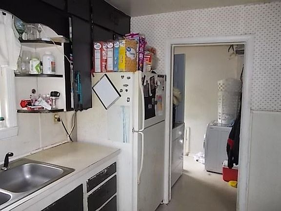 5th image of 114 Tucker Ave