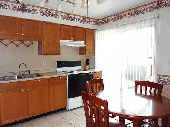 4th image of 904 Holiday Dr