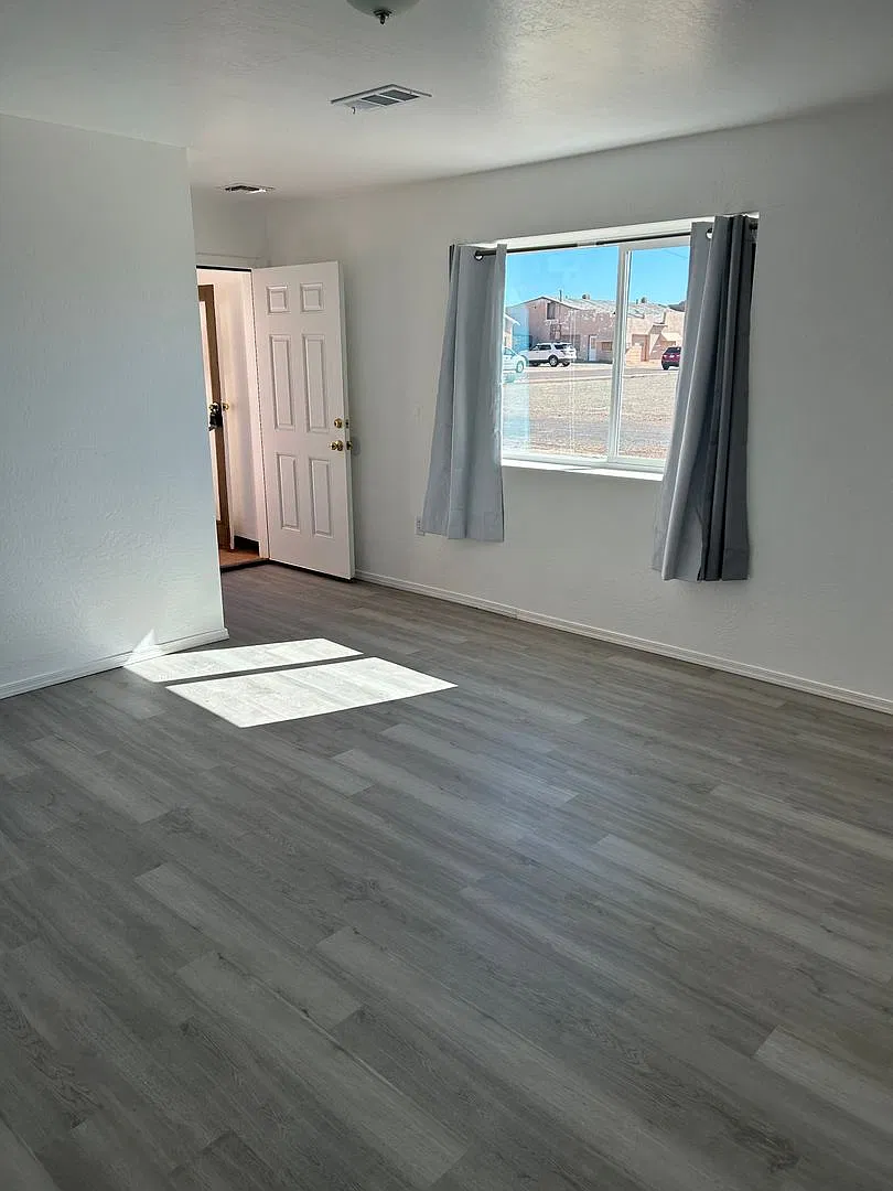 Winslow 3 Bedroom 1 Bathroom — Photo 4