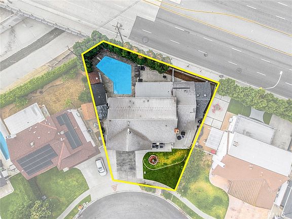 5th image of 325 Delphia Ave