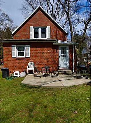 5th image of 93 Huron St