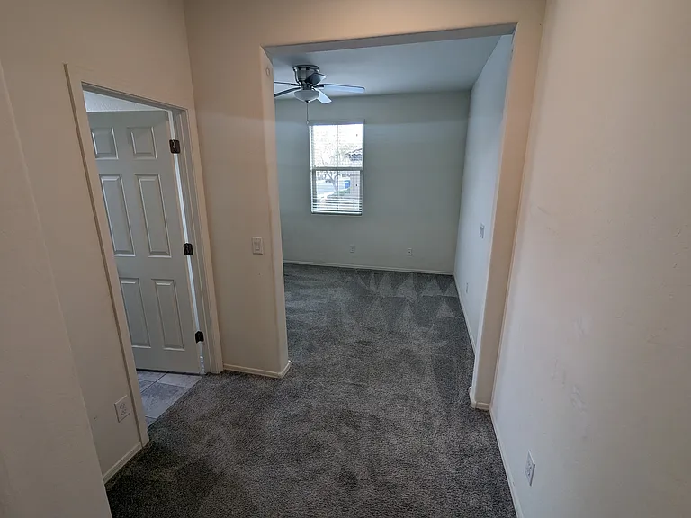 47 E Constitution Dr — Photo 18