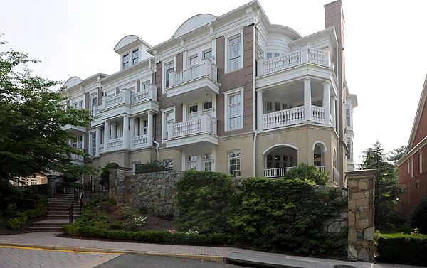 Balcony/Stone Wall 1st Fl