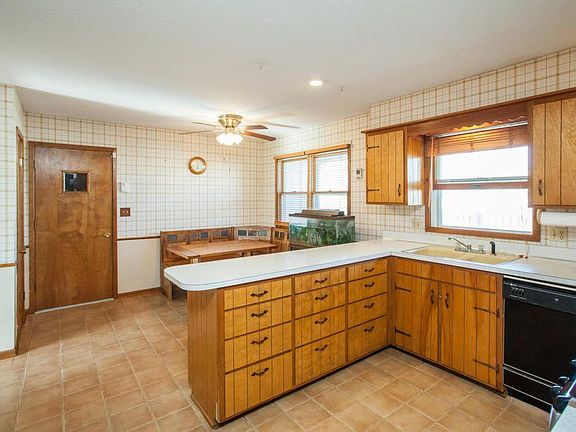 5th image of 211 Dotson Dr