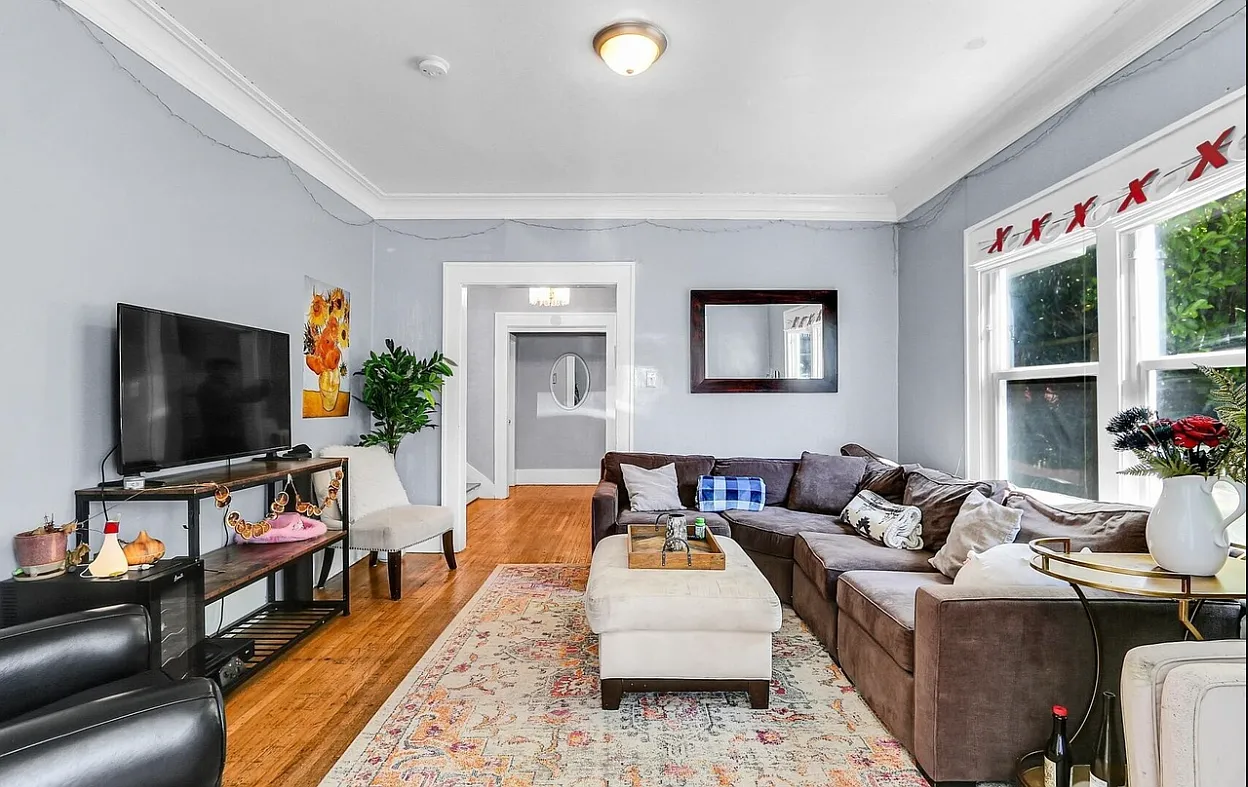 11 bed, 3320 sqft, $11,500 — Photo 1